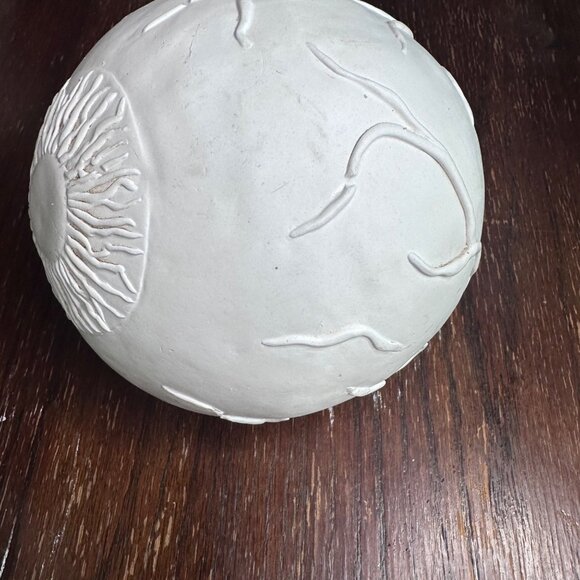 Large White Ceramic Eyeball Bookends With Sculpted Vein & Iris Details - Picture 10 of 13